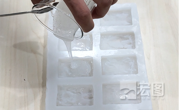 硅膠模具能倒液體硅膠嗎？
